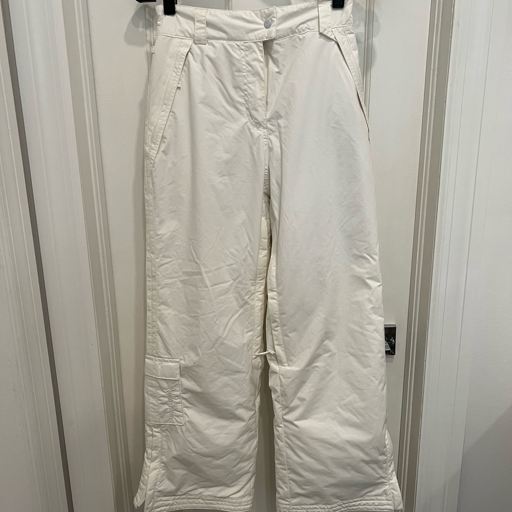 CORE powder room snowboard pants in white.  Youth size Large